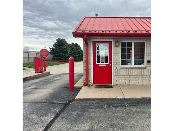 Extra Space Storage facility at 1000 S Ridge Rd - Minooka, IL