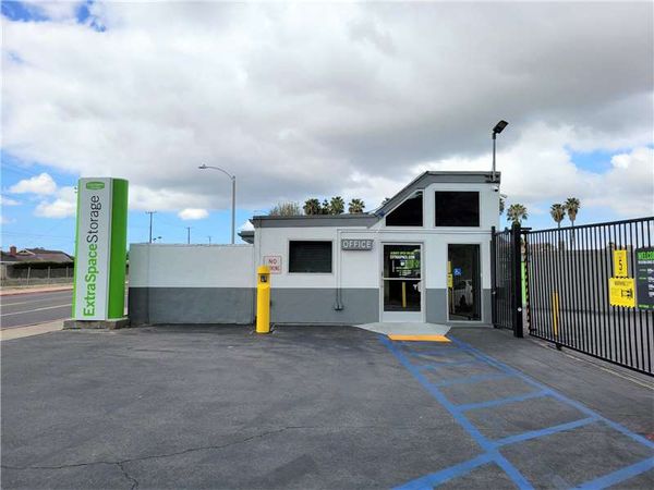 Extra Space Storage facility at 2950 Bear St - Costa Mesa, CA