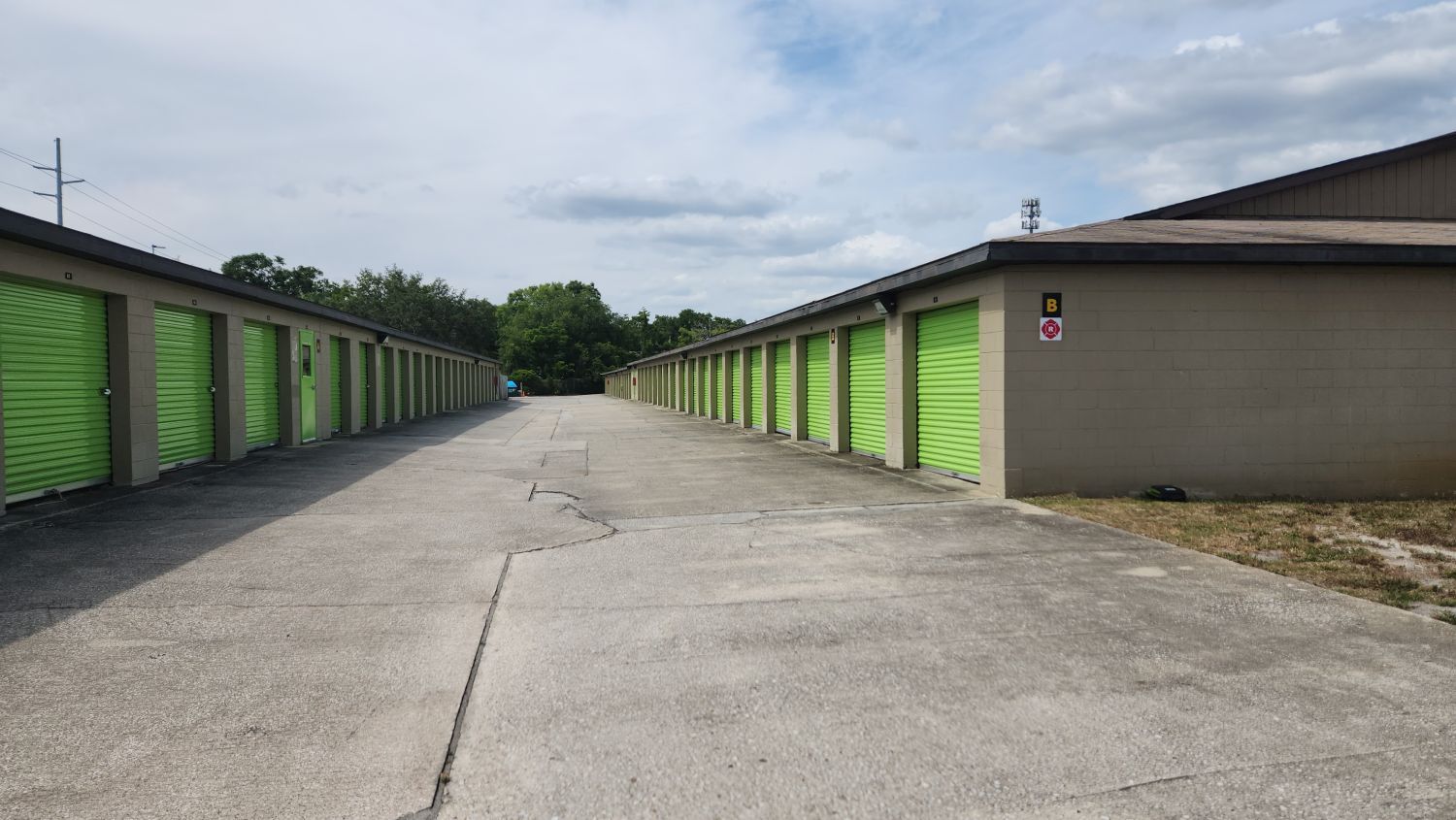 Extra Space Storage  3075 Enterprise Rd in DeBary, FL