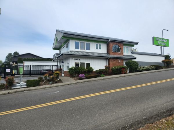 Extra Space Storage facility at 1612 SW 114th St - Seattle, WA