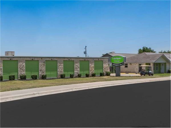 Extra Space Storage facility at 3009 Dawn Dr - Georgetown, TX