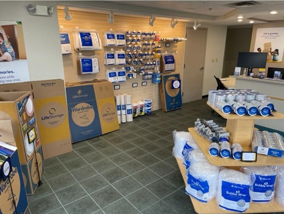 Extra Space Storage  232 N Broadway in Salem, NH