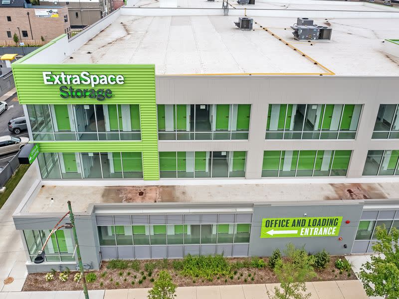 Storage Units in Chicago, IL at 2850 N Ashland Ave | Extra Space Storage