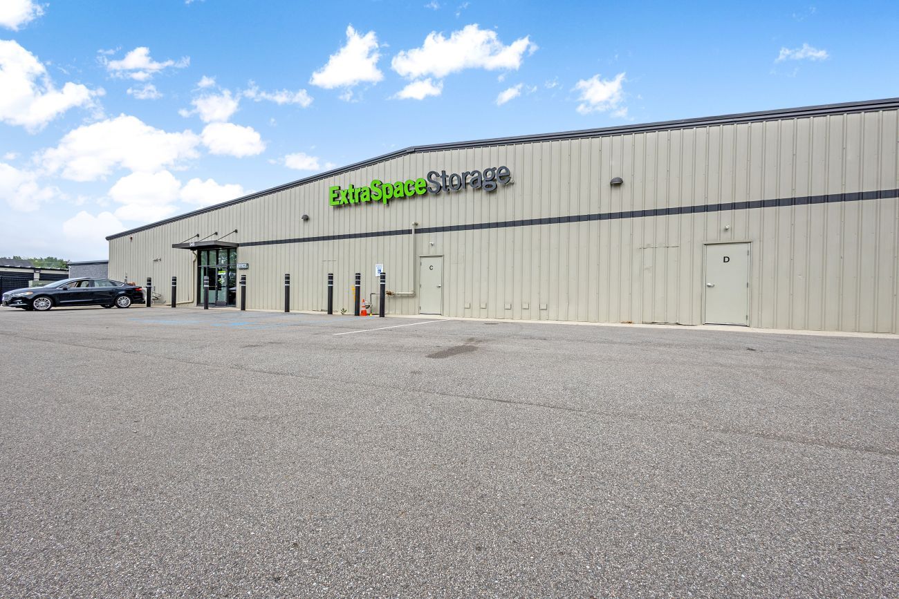 10×20 Garage in Grand Rapids, MI 949 4 Mile Rd NW Grand Rapids, Michigan