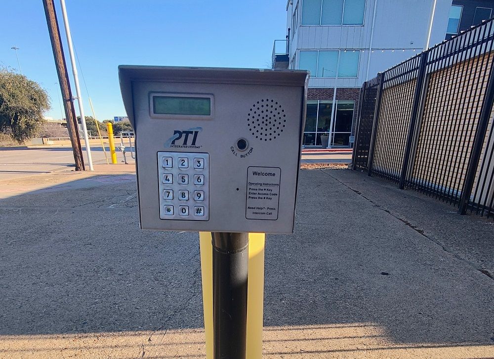 Extra Space Storage  717 S Good Latimer Expy in Dallas, TX