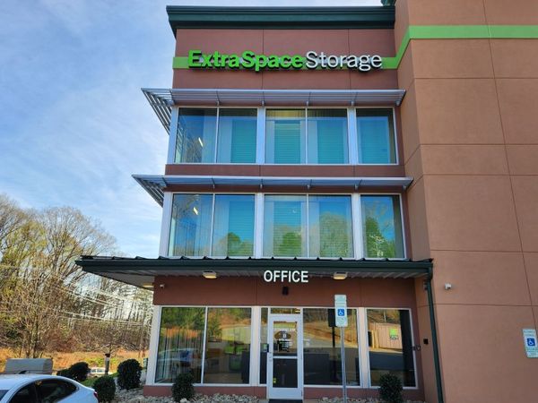 Extra Space Storage facility at 1325 W Mallard Creek Church Rd - Charlotte, NC
