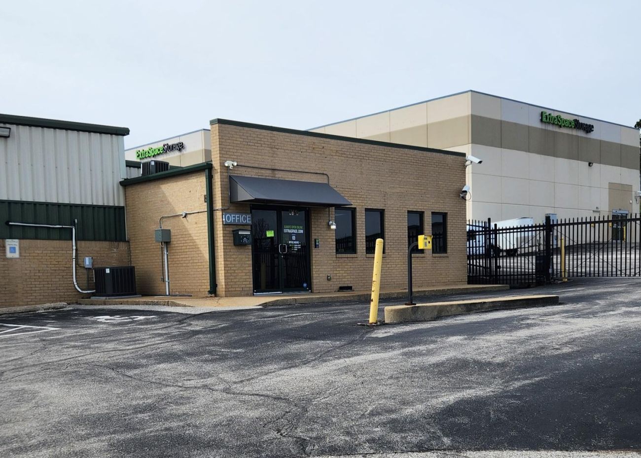 Extra Space Storage in Arnold, MO  3850 Vogel Rd