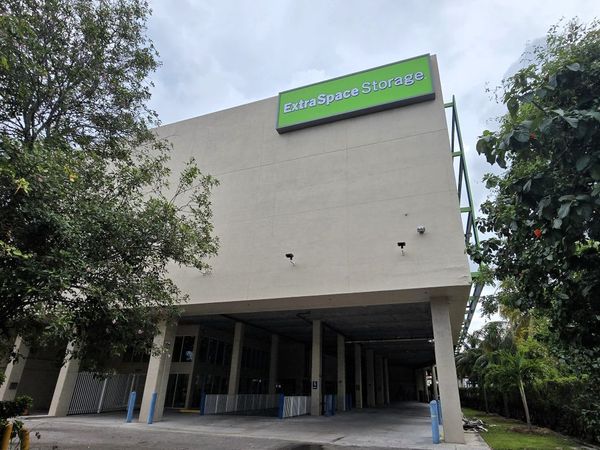 Extra Space Storage facility at 6820 SW 81st Ter - Miami, FL