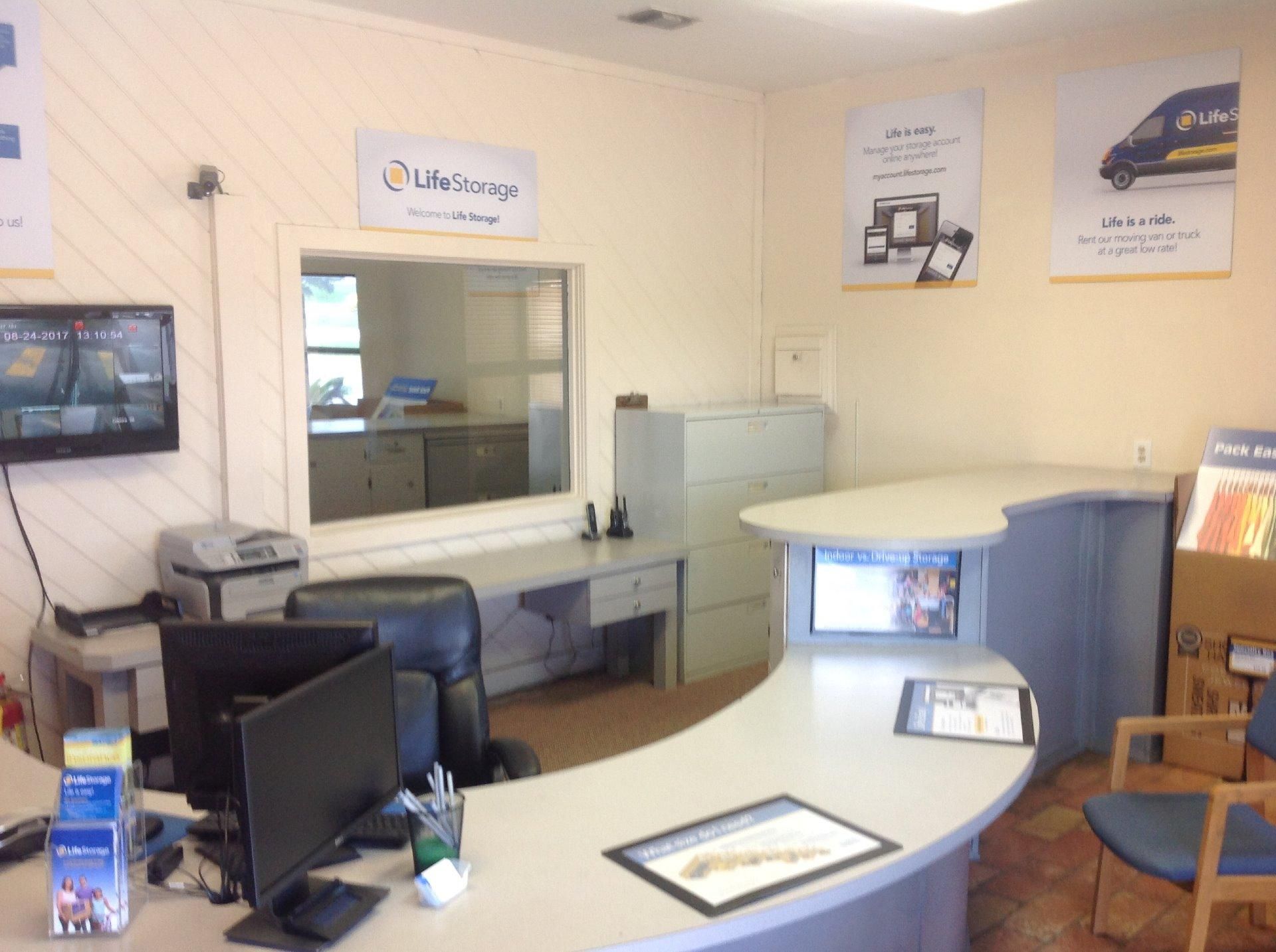 20×10 Self Storage Unit in Pensacola, FL 195 E Fairfield Dr Pensacola, Florida 3