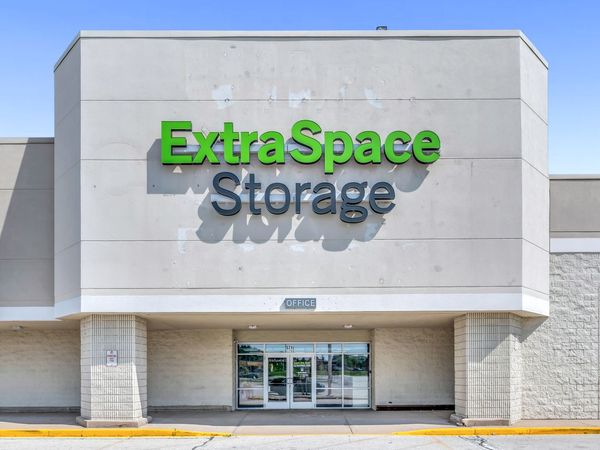 Extra Space Storage facility at 571 W 14th St - Chicago Heights, IL