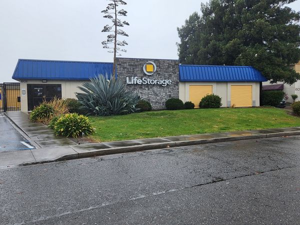 Life Storage facility on 601 Martin Ave - Rohnert Park, CA