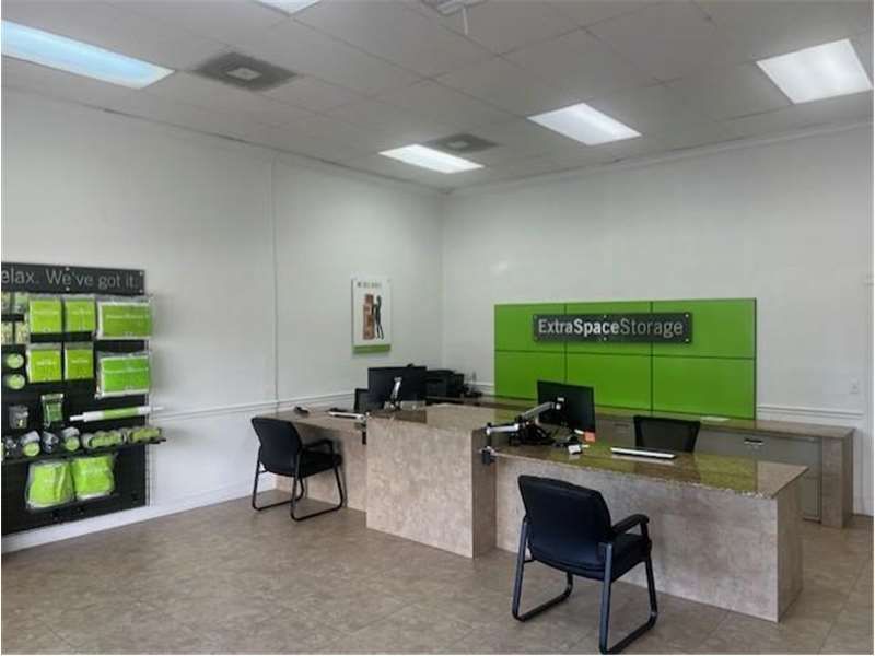 6×5 Self Storage Unit in Oakland Park, FL 818 NE 44th St Oakland Park, Florida 3