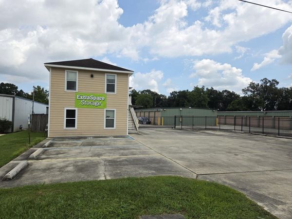 Extra Space Storage facility at 39350 Highway 74 - Gonzales, LA