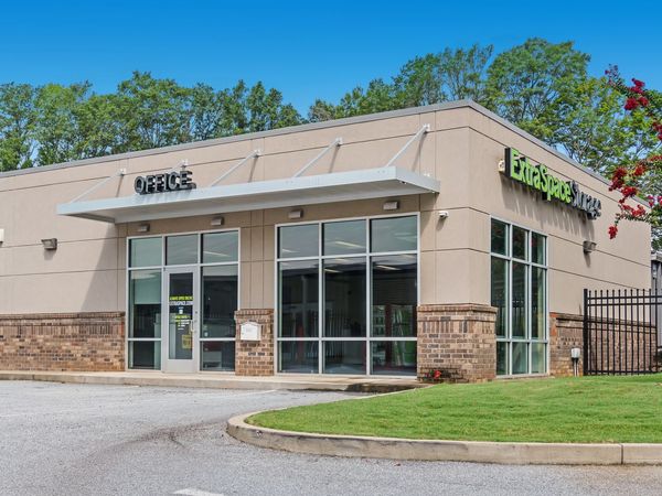 Extra Space Storage facility at 899 E Main St - Spartanburg, SC