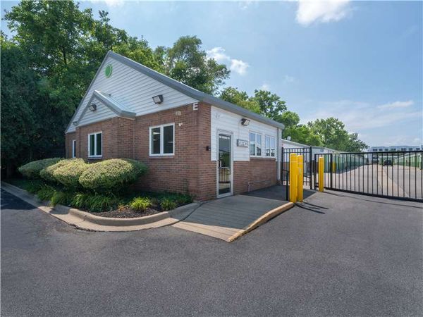 Extra Space Storage facility at 200 Parkway Dr - Lincolnshire, IL