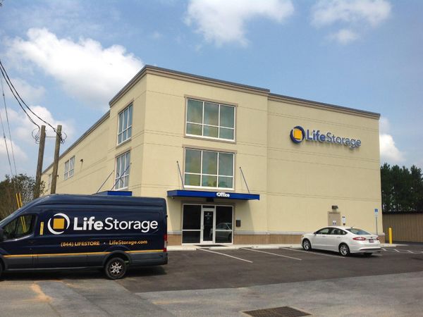 Life Storage facility on 1600 W Nine Mile Rd - Pensacola, FL