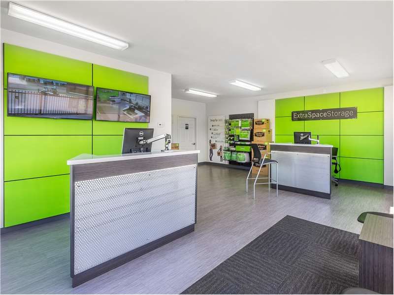 Extra Space Storage  2814 S Walton Walker Blvd in Dallas, TX