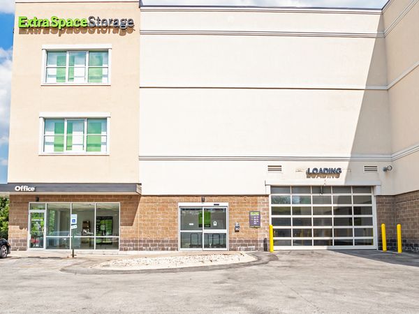 Extra Space Storage facility at 1125 E St Charles Rd - Lombard, IL