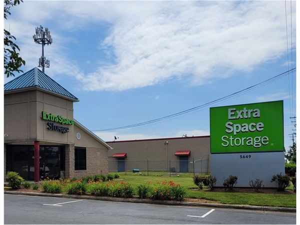 Extra Space Storage facility at 5649 South Blvd - Charlotte, NC