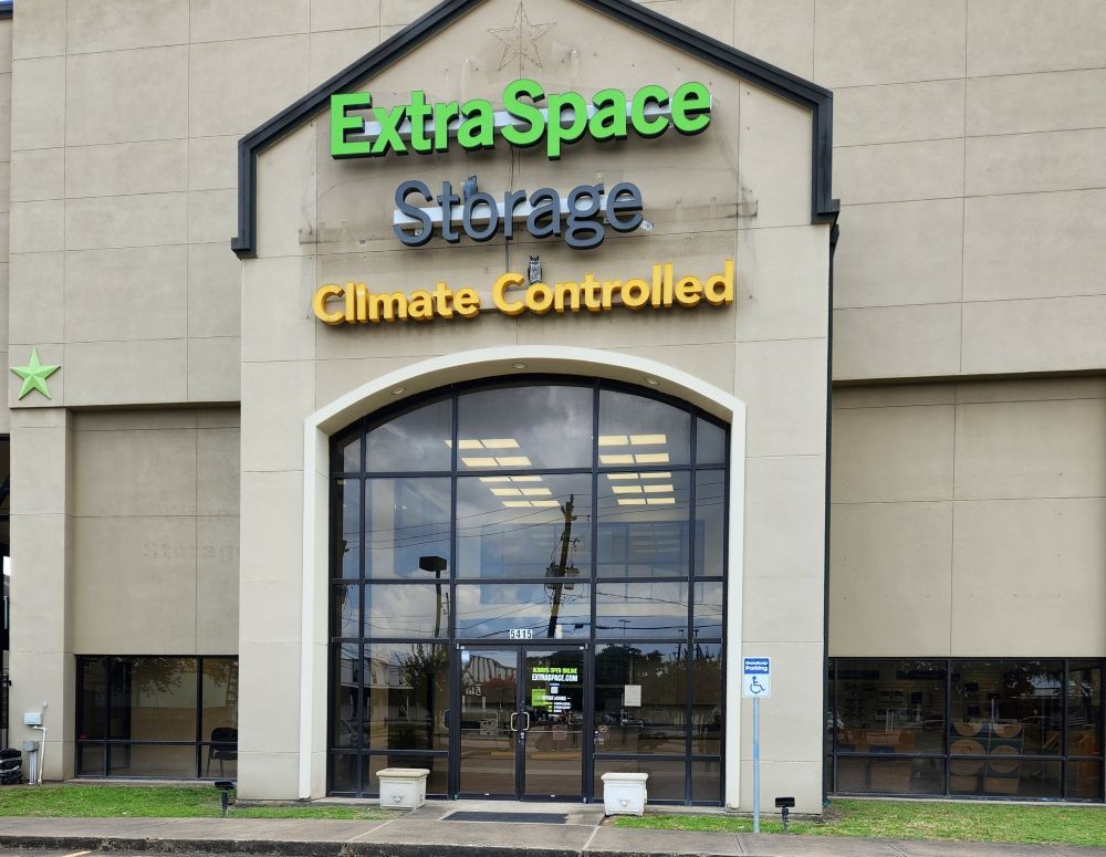 30×10 Parking Lot in Houston, TX 5415 Bissonnet St Houston, Texas