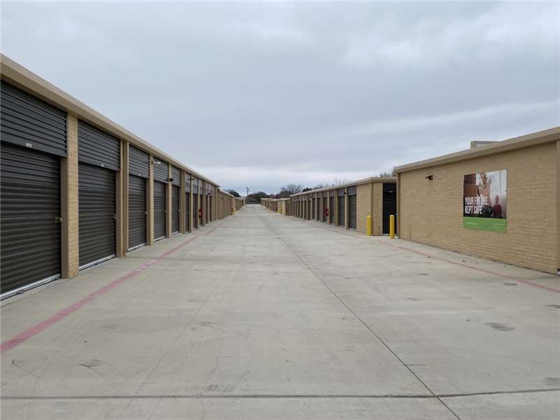 Extra Space Storage  1040 W Sublett Rd in Arlington, TX