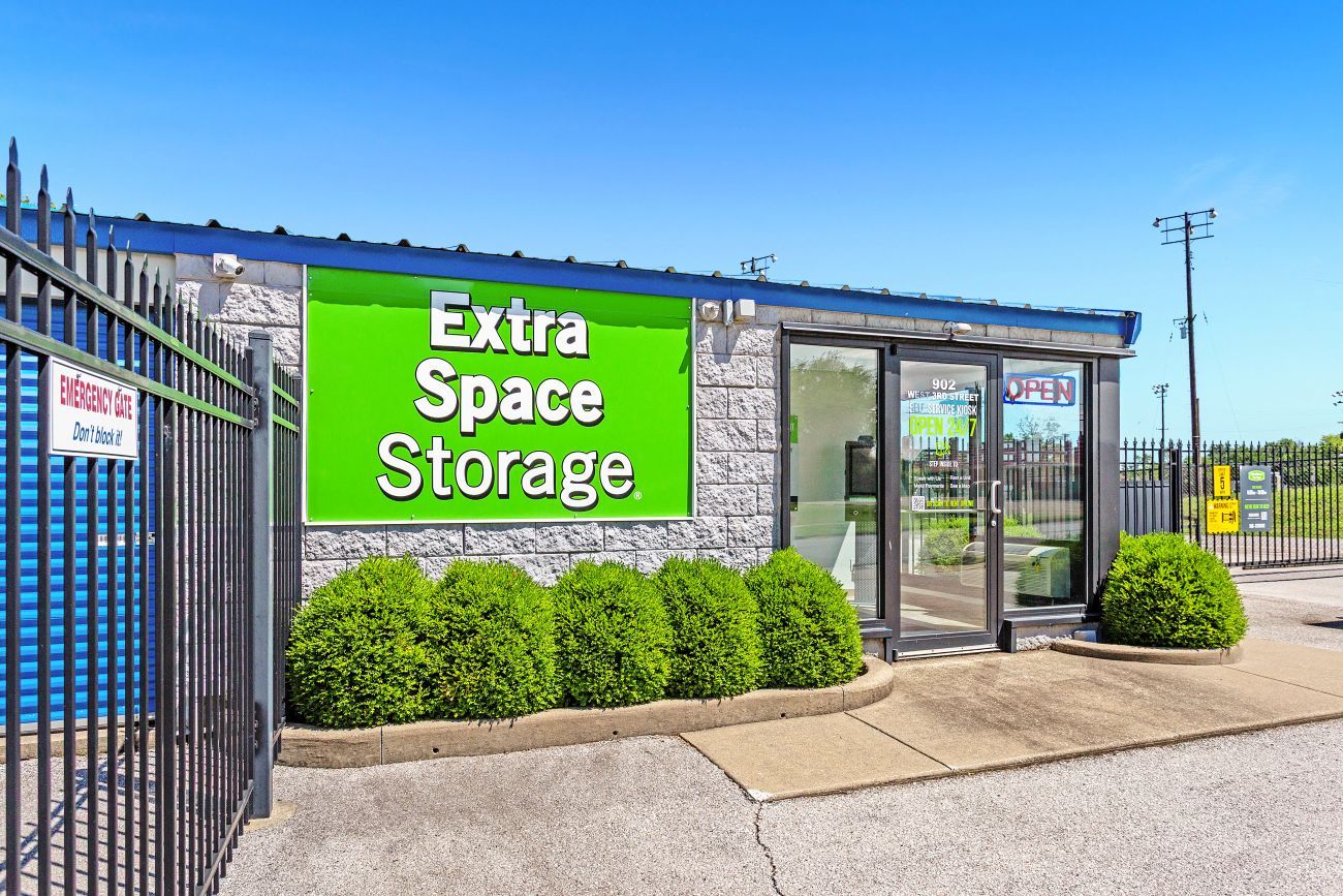 10×40 Parking Lot & Garage in Mount Carmel, IL 902 W 3rd St Mount Carmel, Illinois