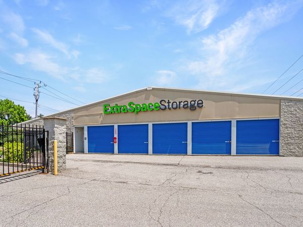 Extra Space Storage facility at 3235 E Hanna Ave - Indianapolis, IN