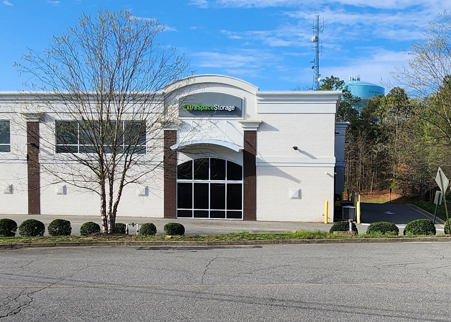 Extra Space Storage  3501 Cox Rd in Henrico, VA