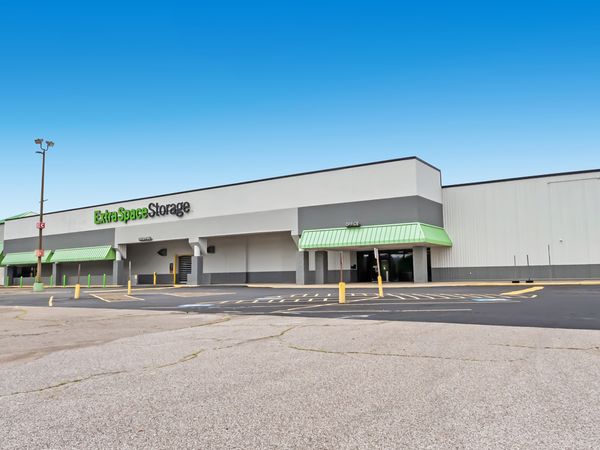 Extra Space Storage facility at 1200 Babbitt Rd - Euclid, OH