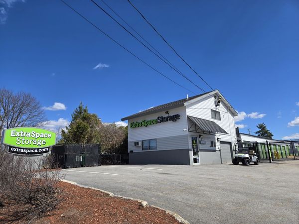 Extra Space Storage facility at 901 Candia Rd - Manchester, NH