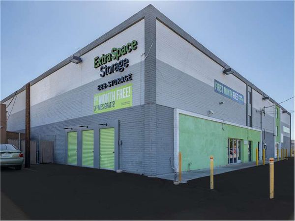 Extra Space Storage facility at 2727 W Missouri Ave - Phoenix, AZ