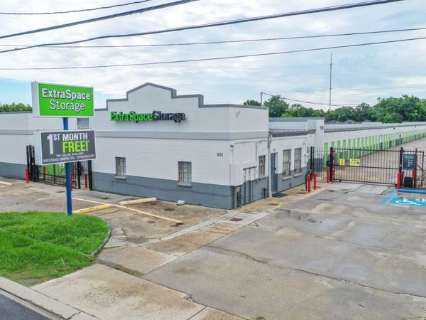 Extra Space Storage facility at 601 Whitney Ave - Gretna, LA