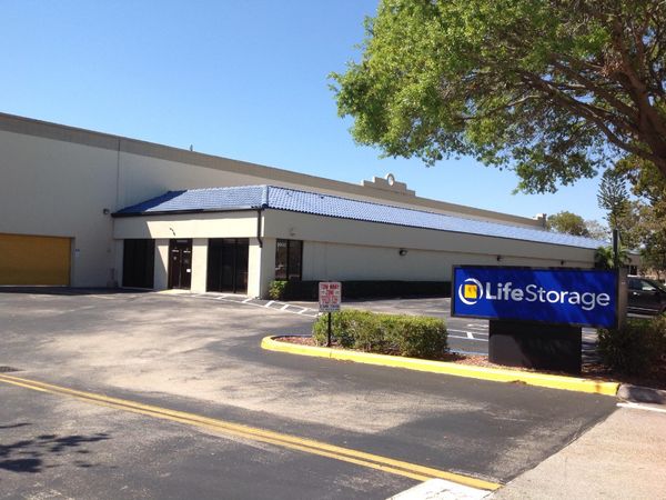 Life Storage facility on 9900 SW 18th St - Boca Raton, FL