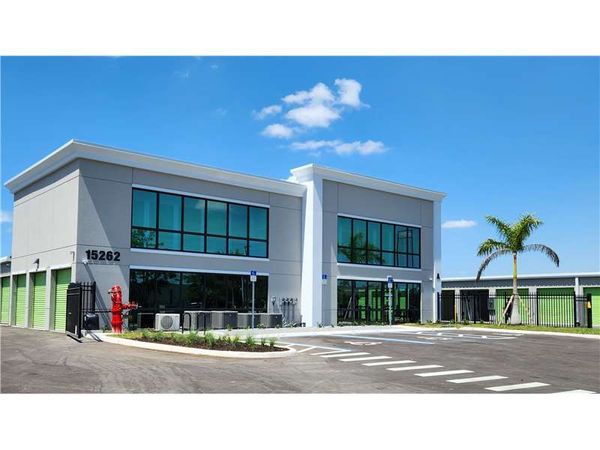 Extra Space Storage facility at 15262 Convenience Way - Fort Myers, FL