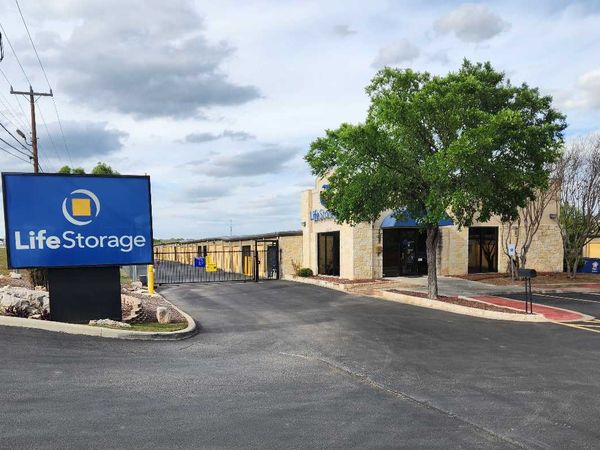 Life Storage facility on 20202 Blanco Rd - San Antonio, TX