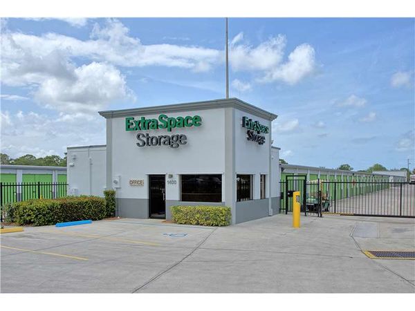 Extra Space Storage facility at 1400 NE Savannah Rd - Jensen Beach, FL