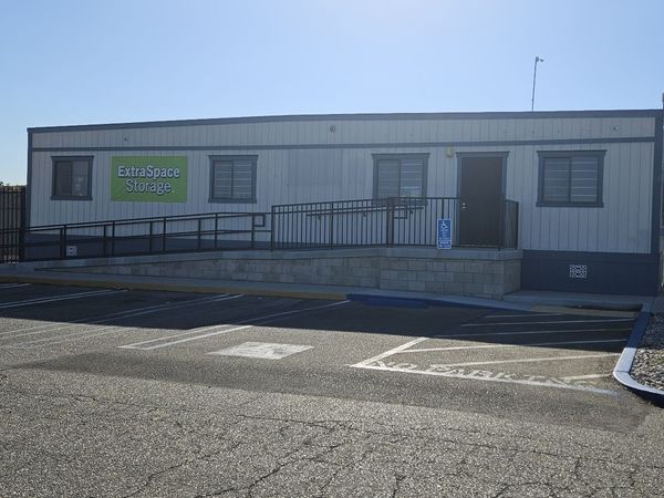 Extra Space Storage facility at 18435 Bear Valley Rd - Hesperia, CA