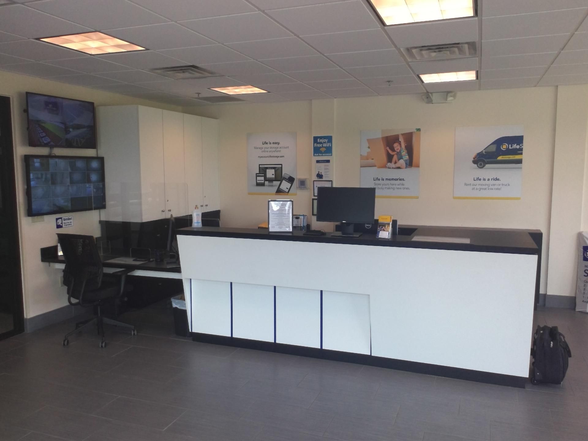 4×4 Self Storage Unit in Jacksonville, FL 14130 Beach Blvd Jacksonville, Florida 3
