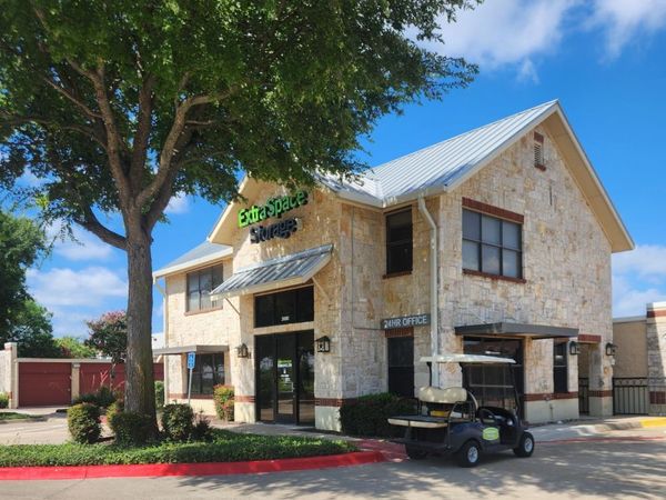 Extra Space Storage facility at 3080 Alma Rd - McKinney, TX