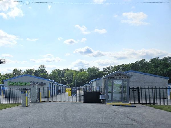 Extra Space Storage facility at 6110 S Belmont Ave - Indianapolis, IN