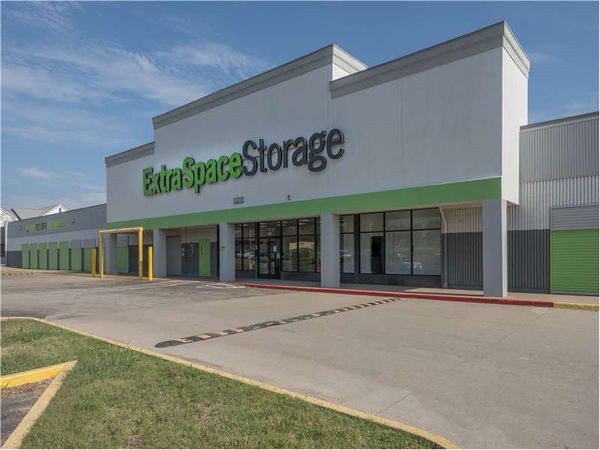 Extra Space Storage facility at 5010 E 21st St N - Wichita, KS