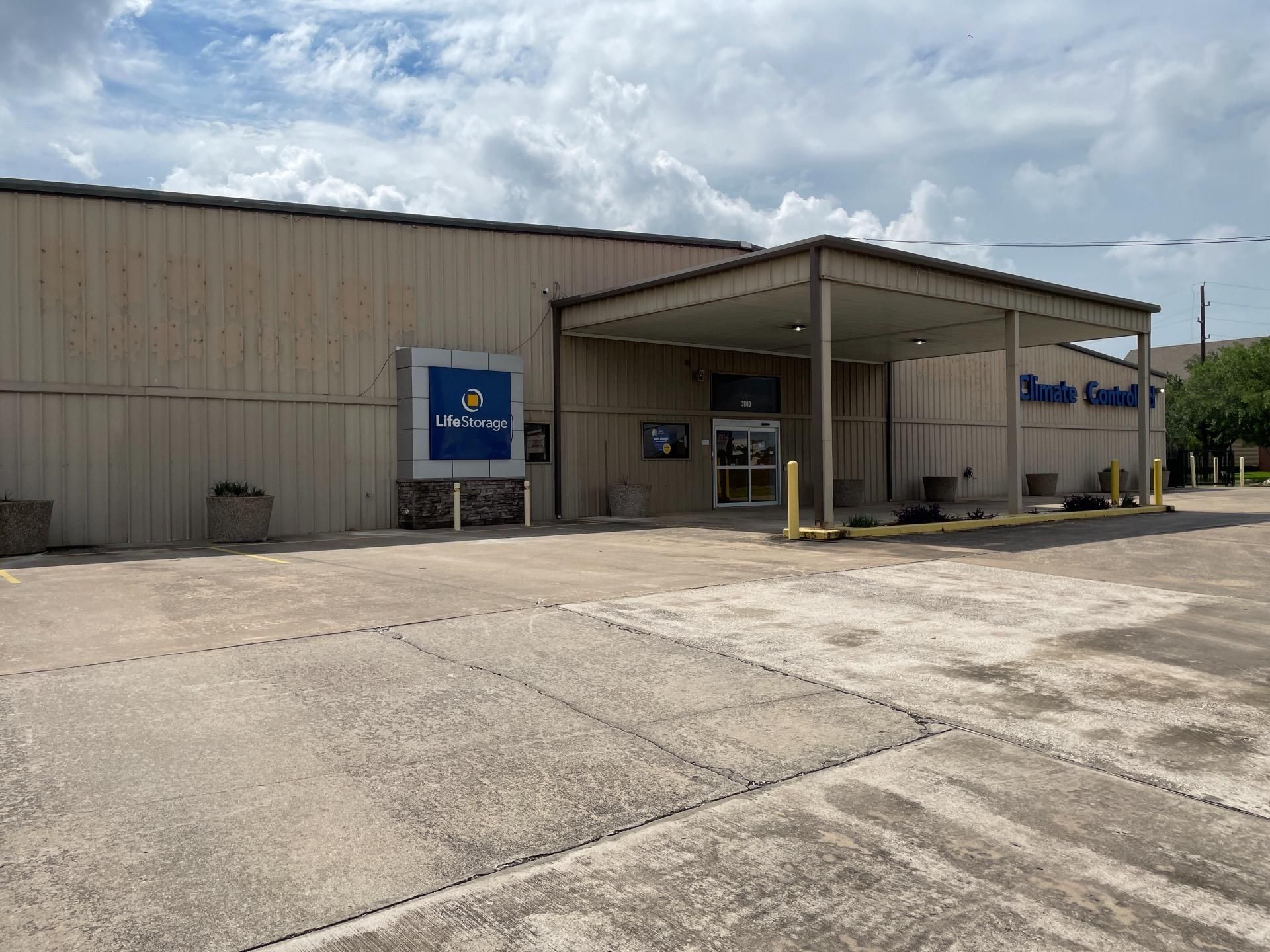 5×5 Self Storage Unit in Houston, TX 3800 Highway 6 S Houston, Texas