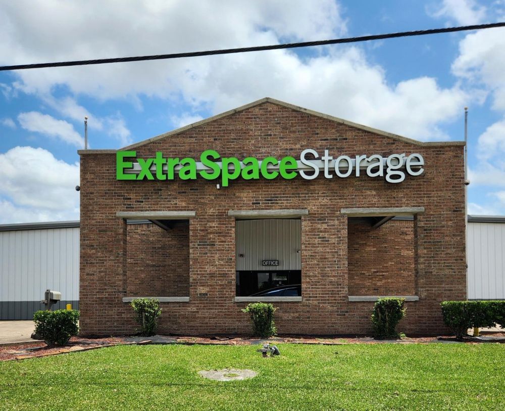 Extra Space Storage  1655 S Major Dr in Beaumont, TX