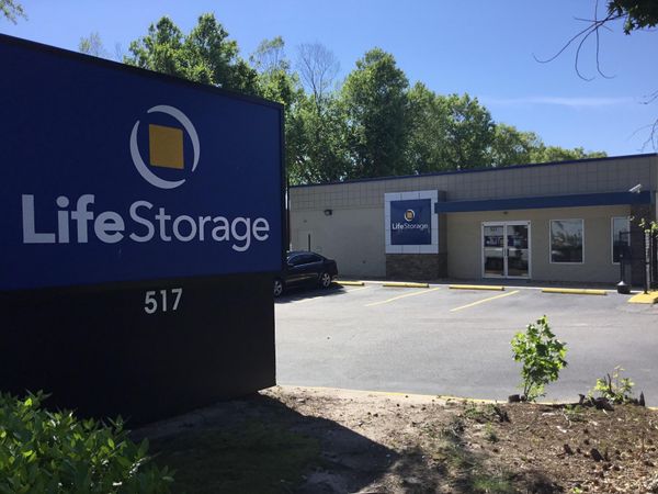 Life Storage facility on 517 Volvo Pkwy - Chesapeake, VA