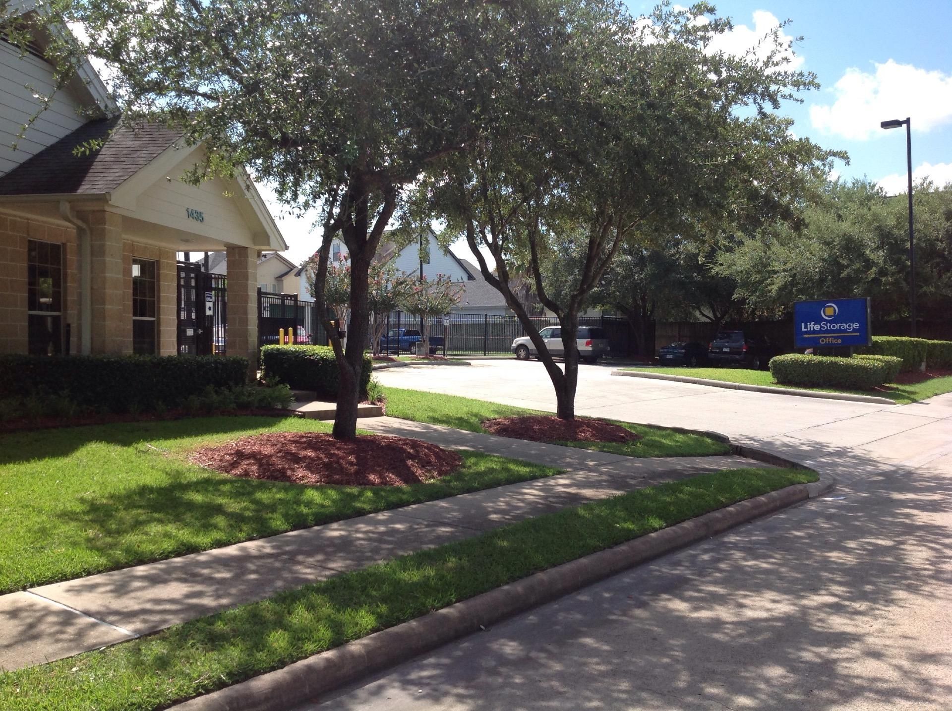 Extra Space Storage  1435 Silverado Dr in Houston, TX