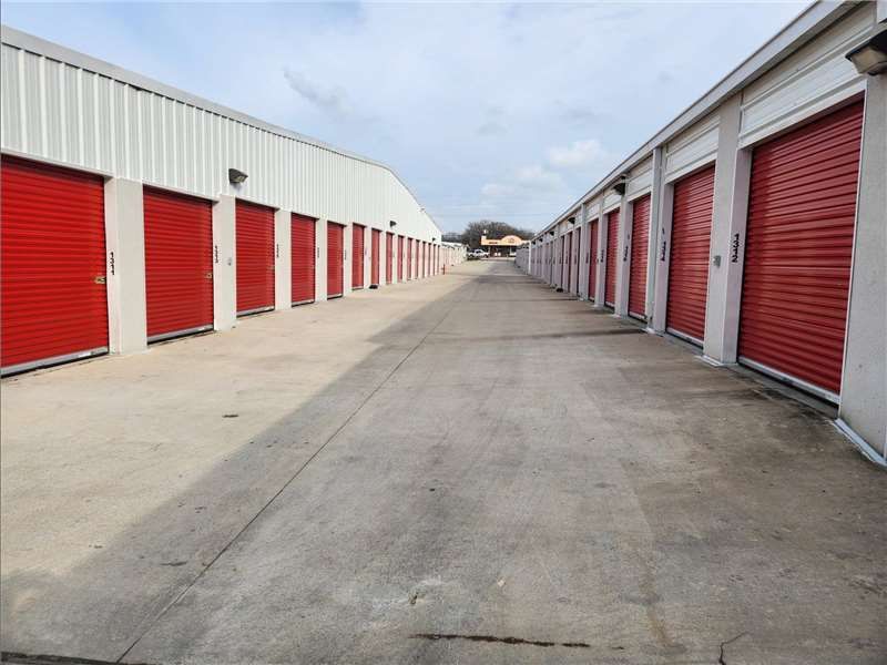Extra Space Storage  9500 Lake June Rd in Dallas, TX