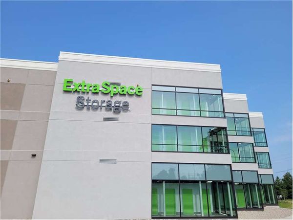 Extra Space Storage facility at 1734 Eastland Ct - Lexington, KY