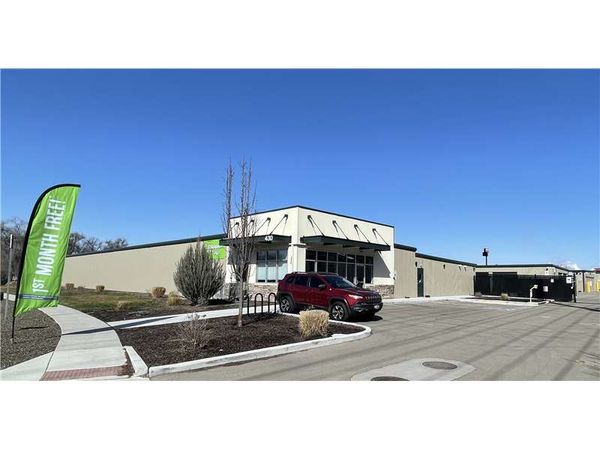 Extra Space Storage facility at 430 N Broadmore Way - Nampa, ID
