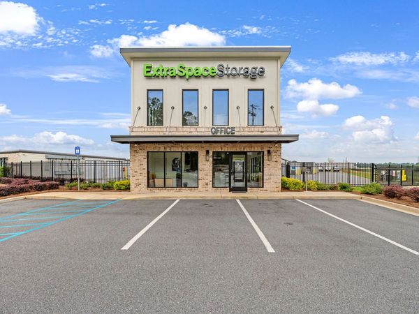Extra Space Storage facility at 200 Leamington Blvd - Byron, GA