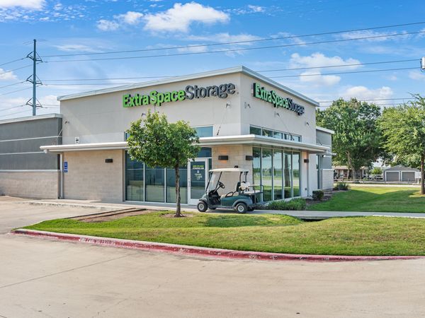 Extra Space Storage facility at 981 N Red Bud Ln - Round Rock, TX